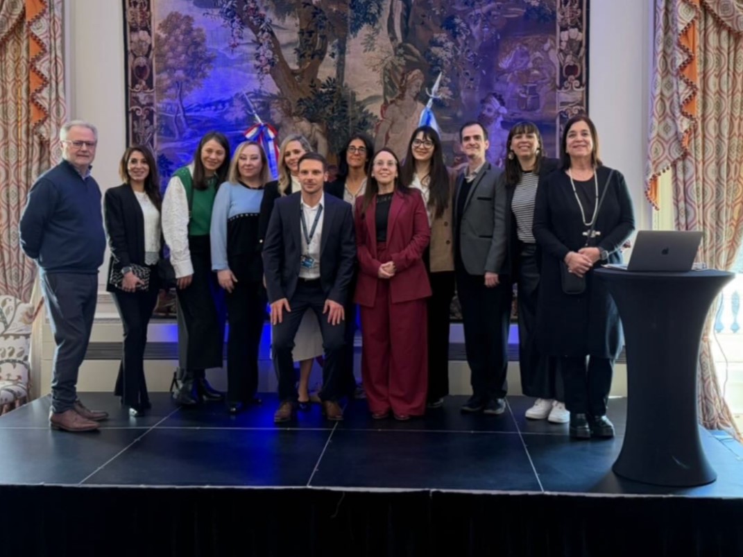 USALLenguas's tweet photo. 👉La Escuela de Lenguas Modernas participó de la celebración del 10ºaniversario de Path International Examinations Argentina, en la Embajada Británica🇬🇧, como centro examinador autorizado desde 2018
#PathExaminations #CentroExaminadorUSAL #CentrodeIdiomasUSAL #LenguasModernasUSAL https://t.co/q9OXF4Cs2n