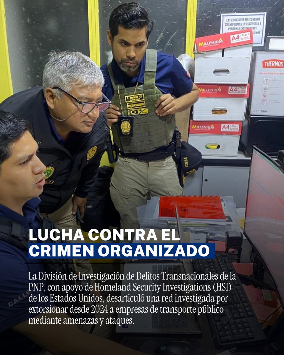 USEMBASSYPERU's tweet photo. Transportistas más seguros, logro de nuestra cooperación 🇺🇸🇵🇪

La unidad especial DIVIDT de @PNP_Noticias y @HSI_HQ 🇺🇸 desarticuló una organización investigada por extorsionar a empresas de transporte público desde 2024.

12 personas fueron detenidas. La investigación continúa para identificar otros posibles casos y víctimas.

Juntos estamos más seguros.