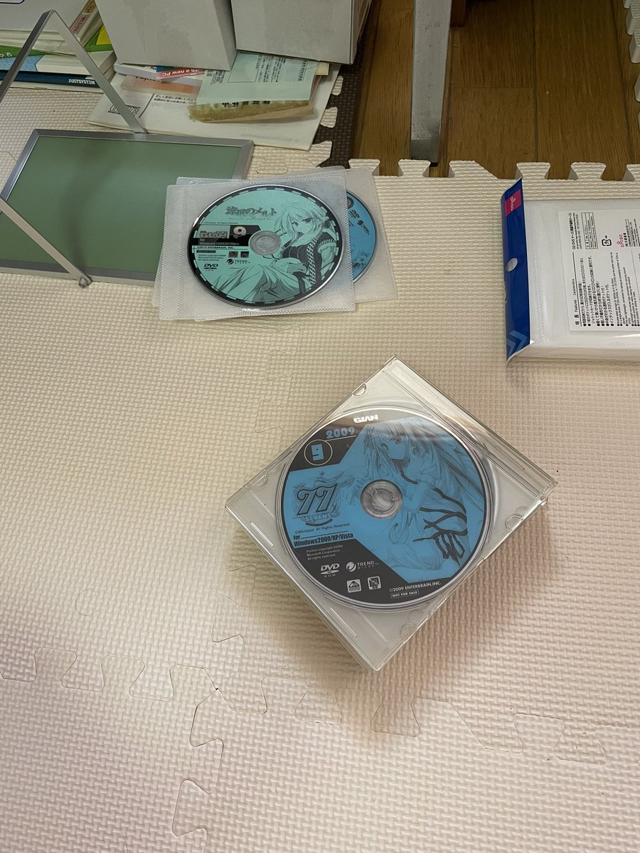 Normal_hatena's tweet photo. お部屋、断捨離中……
むかしのゲーム雑誌の付録の円盤……
そうそう、むかしのゲーム雑誌の付録円盤にはね、
ゲームまるまる一本、入っている事が多々有ってだね https://t.co/9YRlLvsyfw