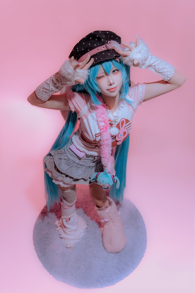 songhucos's tweet photo. Meet and greet
MIKU https://t.co/qMZtusPTQG