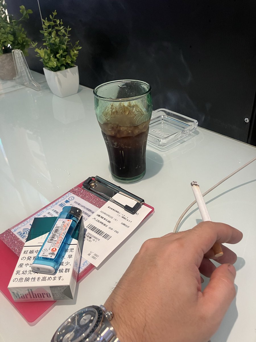 abc_0123210_a's tweet photo. タバコ天国なう
喫煙者の味方過ぎる https://t.co/kZONK1MrDK