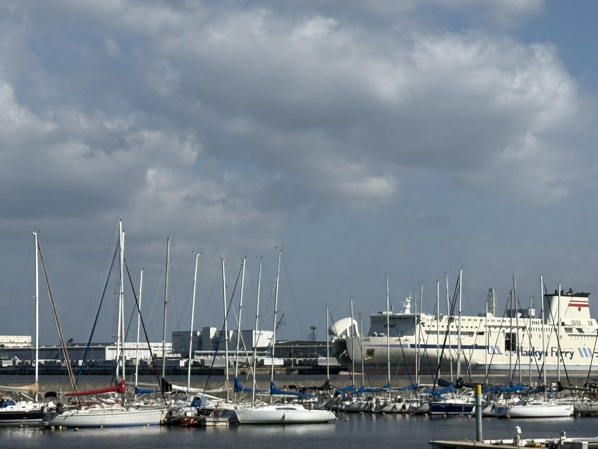 oceanmarine00's tweet photo. おはようございます！
本日の泉大津市は雲が少しありますが、晴れています！風はやや強く吹いています。
今日も秋を感じる過ごしやすい気候です！
楽しい一日をお過ごし下さい！！
＃イマソラ　＃泉大津市
＃企業公式が地元の天気を言い合う
 #世界サイの日
 #花園ラグビーの日
 #孤児院の日 https://t.co/zNZgvrVgUW