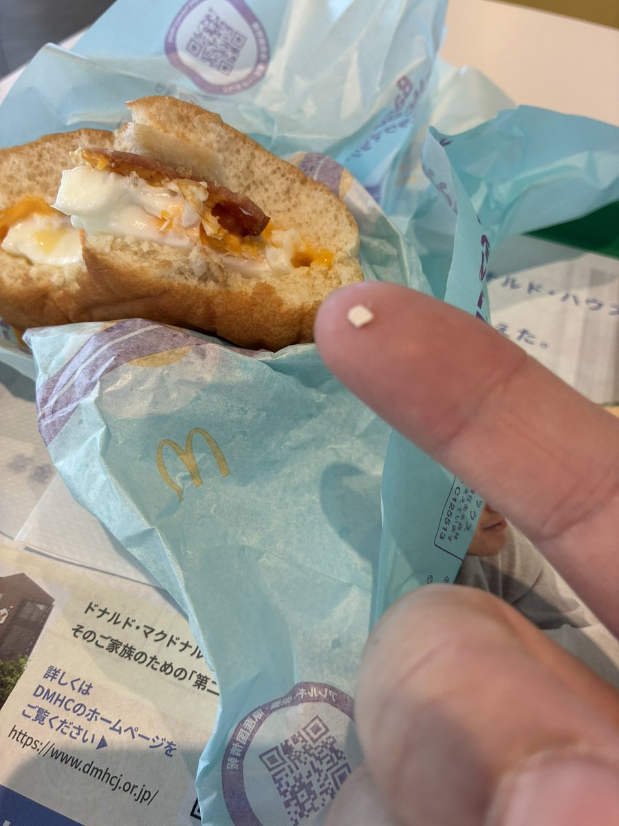 irodorieye's tweet photo. エッグマフィンって卵の殻が入ることあんの？びっくりしたわ https://t.co/EU9Z1pQtPA