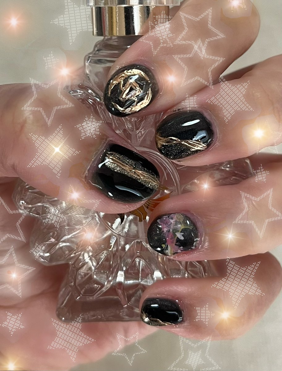 Lily_miso's tweet photo. 【固定用】
ネイルにハマっていきなりアートをやり始めた人でもあります。
これはメインジョブの侍イメージ⚔✨
ここまで派手なのはもうやらないと思うけど、アートやり始めてネイルが楽しくなりました🥰
全部セルフです⭐

#エオルゼアネイル部 https://t.co/lldpbbCwfp
