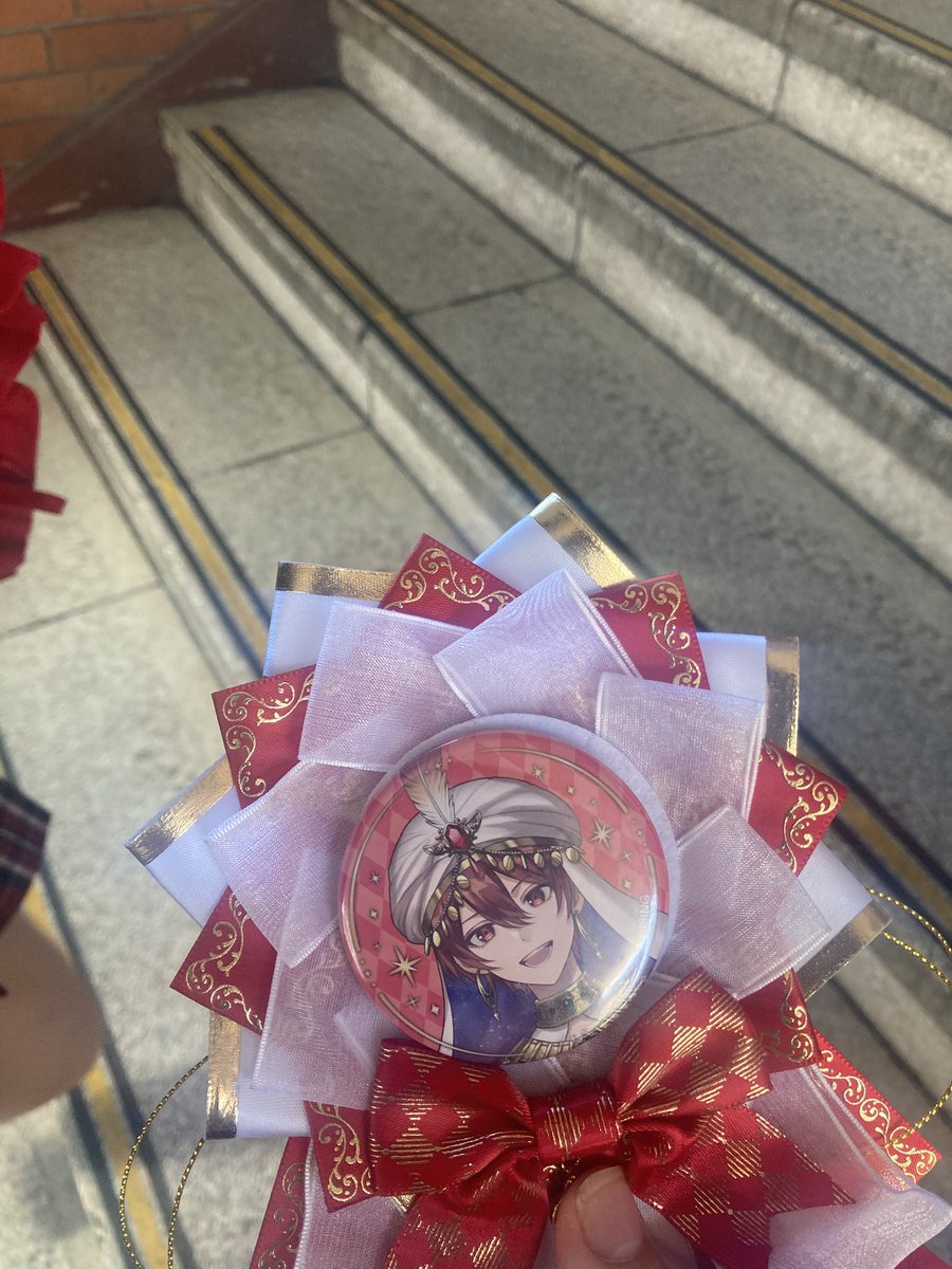 G3aGwm7Ejx45205's tweet photo. 拡散希望！🐥
開閉幕張駅にりうちゃんの缶バッチ落ちてたので駅員さんに渡しました！
持ち主が見つかりますように！
#いれいす
#拡散希望 https://t.co/2rpGVwRD2x