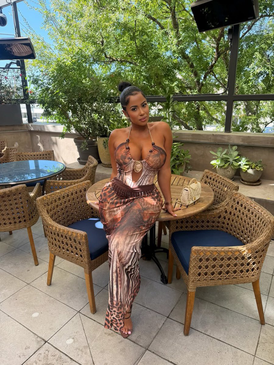 KISSBYAROSE_'s tweet photo. Body always gonna be tea. https://t.co/zIqcLCBC5u