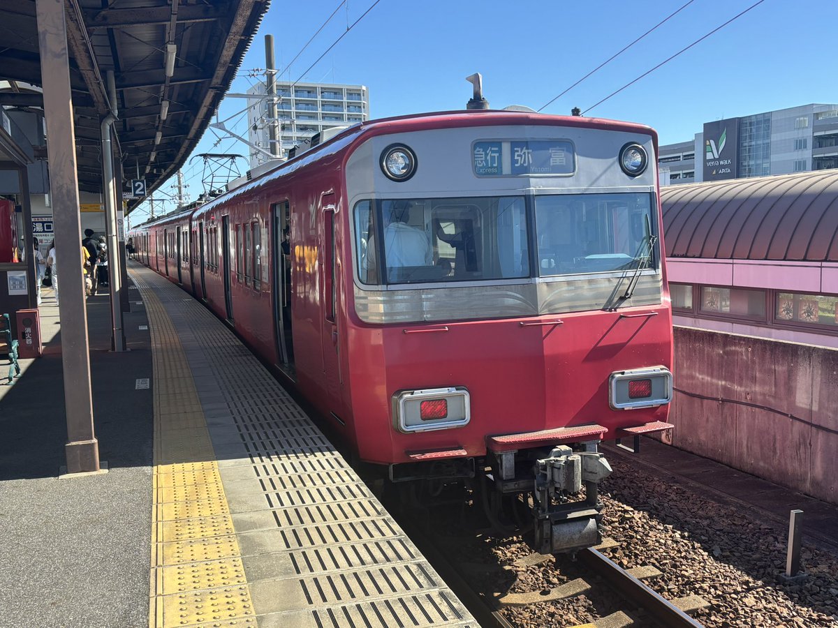 Marisa_Come's tweet photo. 第八走者は
吉良吉田発神宮前から準急の弥富急行
こちらも6500系での運転。
しかもまさかの現役最古参の6503F
地味についてる https://t.co/U8DeNGKJlF
