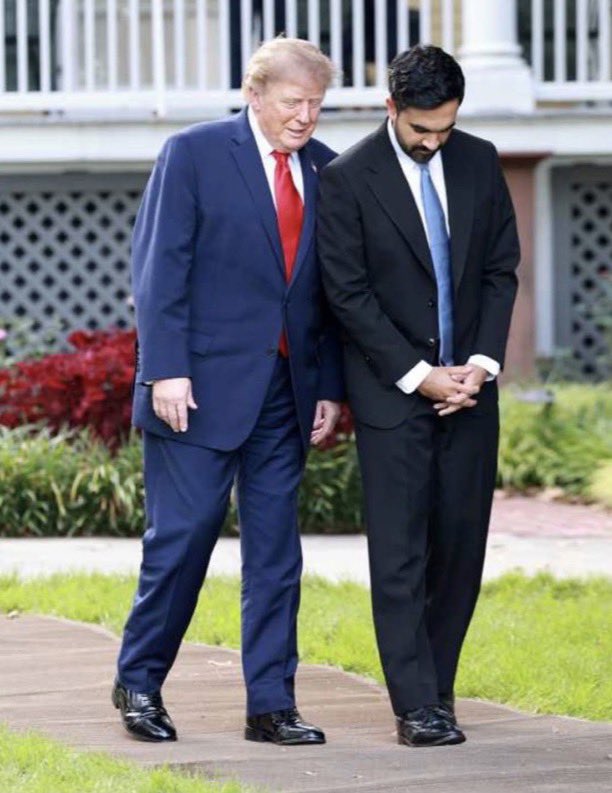Milajoy's tweet photo. Everyone who looking into Trump’s eyes falls under his spell.

The socialist Mayor is no exception. https://t.co/7p3Uw5mopu