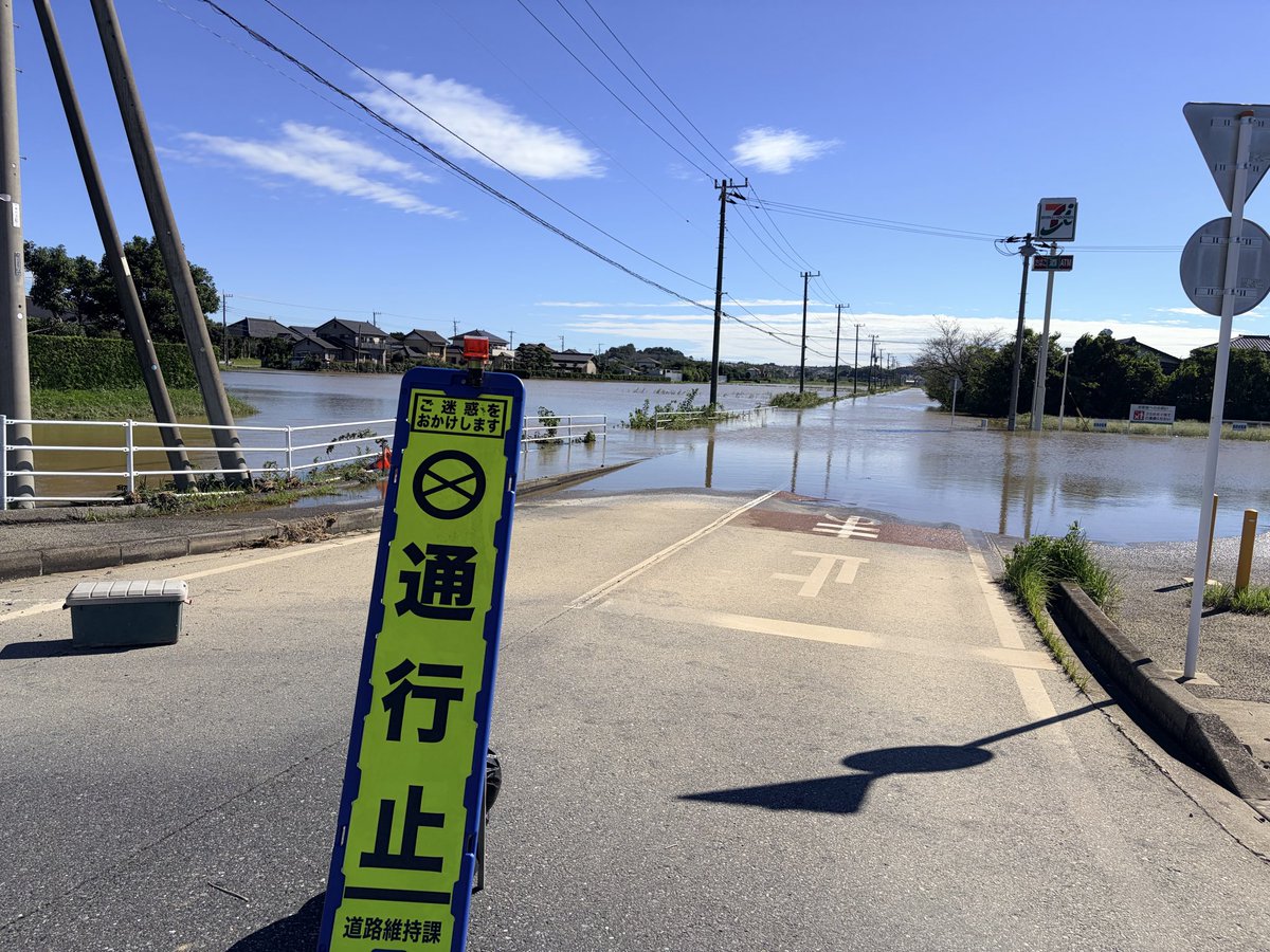 maori_no13_'s tweet photo. 姉崎〜国分寺

セブンイレブン市原村上店前

冠水で通行止めです

これは時間かかりそう… https://t.co/QSbAcmO30w