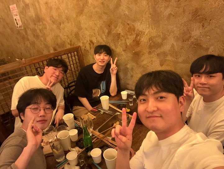 for_burdol's tweet photo. 260922 Burdol Instagram #버돌 #卢泰允 #Burdol
(버돌이가 올려준 사진 1-4/8)
아너무소중한인연들이야,,,🥹 https://t.co/WKCH6rjizc
