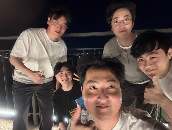 for_burdol's tweet photo. 260922 Burdol Instagram #버돌 #卢泰允 #Burdol
(버돌이가 올려준 사진 1-4/8)
아너무소중한인연들이야,,,🥹 https://t.co/WKCH6rjizc