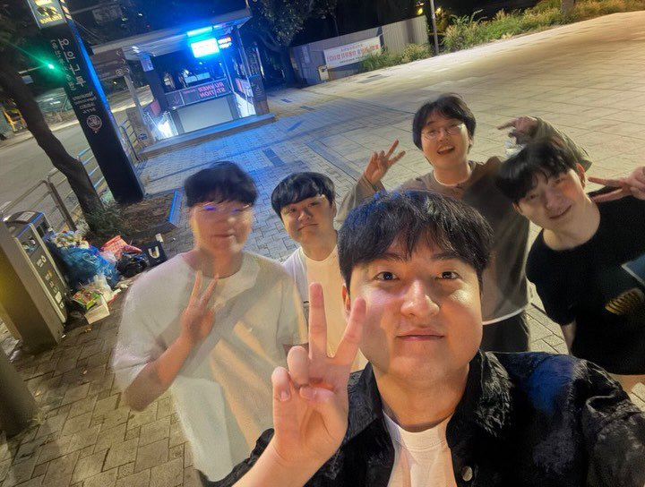 for_burdol's tweet photo. 260922 Burdol Instagram #버돌 #卢泰允 #Burdol
(버돌이가 올려준 사진 1-4/8)
아너무소중한인연들이야,,,🥹 https://t.co/WKCH6rjizc