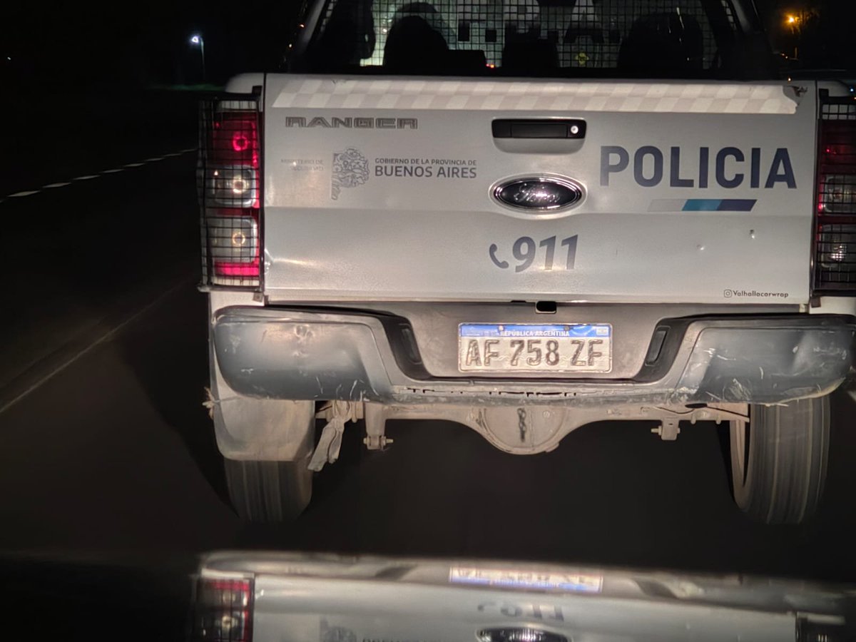 adolfolaborde's tweet photo. Ruta Nac 3, 20.04hs, km 71 este patrullero en plena noche sin luces traseras.
La reputa madre que te remil parió @Kicillofok, con QUÉ CARA salís a hacer multas y romper las pelotas en las rutas pidiendo papeles al pedo, LA RECONCHA DE TU MADRE? https://t.co/pDFlzm4qoY