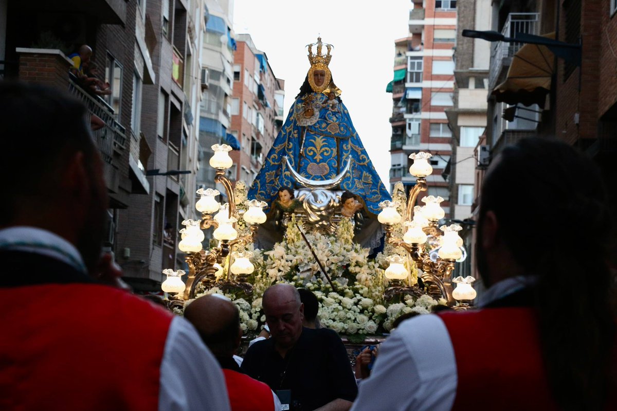 jangelalfonso's tweet photo. Nuestra Patrona regresa a su casa, la ermita de la Consolación. Un momento para compartir, emocionarnos y sentirnos orgullosos de nuestras raíces.

Quiero aprovechar este día tan especial para dar las gracias, de corazón, a todos los molinenses por mantener vivas nuestras tradiciones y por hacer que #MolinaDeSegura haya vivido sus fiestas con tanta ilusión y participación.

Mi agradecimiento también a @MolinaPolicia, @policia, @PCMolina_Segura, @sercomosa, al personal del Almacén Municipal, a @LaBandaDeMolina y a los técnicos de las concejalías de Festejos, Cultura y Turismo por su trabajo, dedicación y esfuerzo durante estos días.

¡Viva nuestra Patrona! 
¡Viva Molina de Segura!