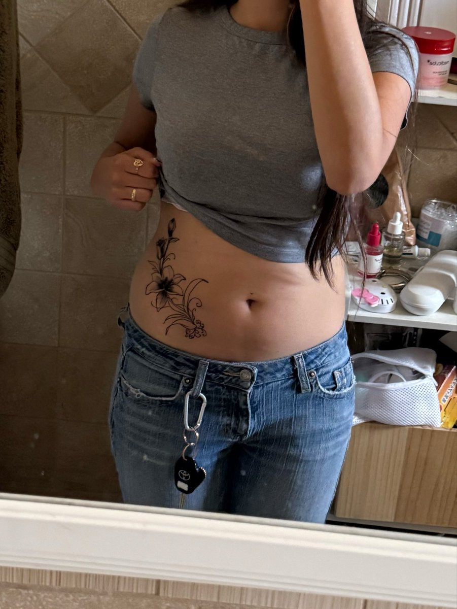 _meloncholia's tweet photo. 4 month difference, comparisonnnn 

~ im so much happier with where im at now i forget ive progressed already sm https://t.co/4PCQMGeivS