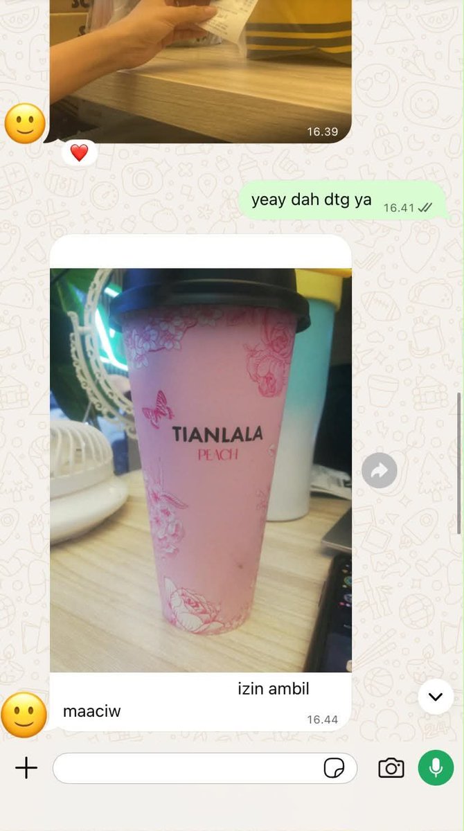 keluhkesahkonoh's tweet photo. Salah ya gue? 😭

Ceritanya mau rayain birthday, beli Tianlala sama pizza buat makan-makan. Terus di slide 3 gue cerita ke temen, “Kok udah dibuka duluan?” Eh, dia malah ngadu ke temen-temen yang lain 🤣😂

Elah, nggak semua hal harus diaduin kali 😭 Terus tiba-tiba temen yang buka duluan ini transfer ke gue buat gantiin. Tapi gue udah transfer balik, malah jadi berasa nggak sopan banget sih 😩

Kenapa sih hari-hari banyak DRAMA!!!!! Capedeh 😌 Niatnya mau berbagi berkat, kok malah jadi begini 😭