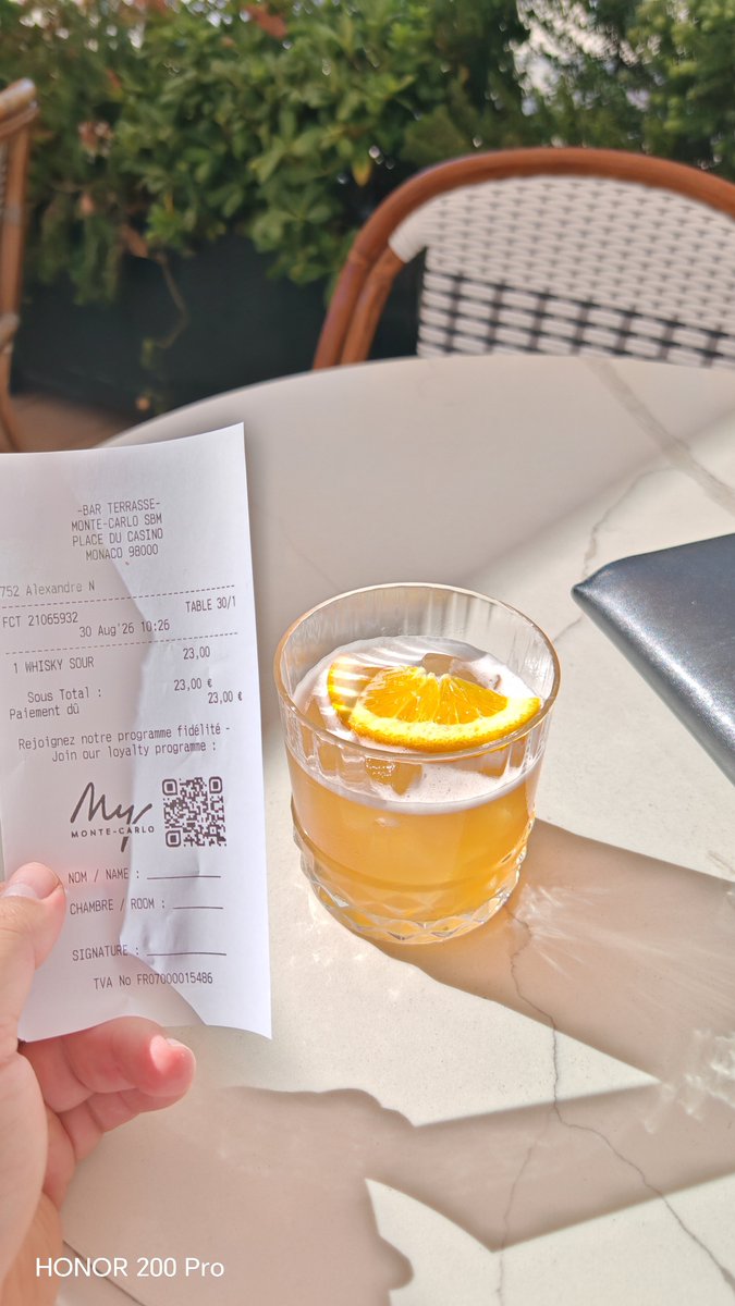 ahmetevrenn's tweet photo. @elchapoistt Boss Fiyatlar Monaco ile yarışıyor. Cadde de 1 kokteyl 850 TL ile 1400 TL arasında. Monte carlo da 1 viski sour 23 Euro. https://t.co/EhA9am7vUN
