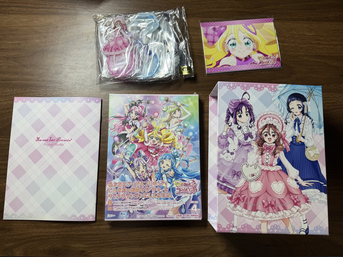 shota_'s tweet photo. まもなく『名探偵プリキュア！』のBlu-ray第1巻が発売されます。

写真は昨年キミプリの時のAmazon全部入り全巻セットの最終巻です。何度も何度も何度も何度も言ってますけど、来年初夏に無事に揃えていたいなら、今のうちに予約しておきましょう。最終回あたりで欲しくなっても、もう遅い。 https://t.co/SzZg1fOTEj