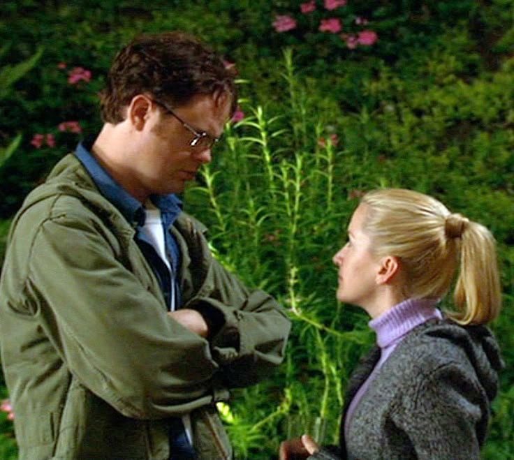 officedundies's tweet photo. não sei como a galera não desconfiava do Dwight e da Angela juntos pq tinha vários momentos que eles não disfarçavam https://t.co/CLMG8to5U0