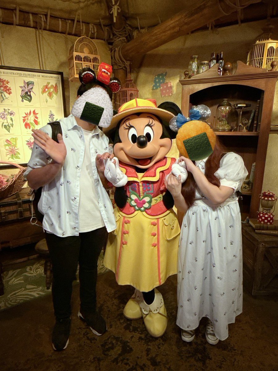 oshiomarumo's tweet photo. ディズニーシーの安産祈願スポットにも行ってきました😌
ディズニーに行くのも産前最後だと思われるので、ミニーちゃんにいっぱいパワーもらってきた🫶🏻 https://t.co/mdHmmav4FD