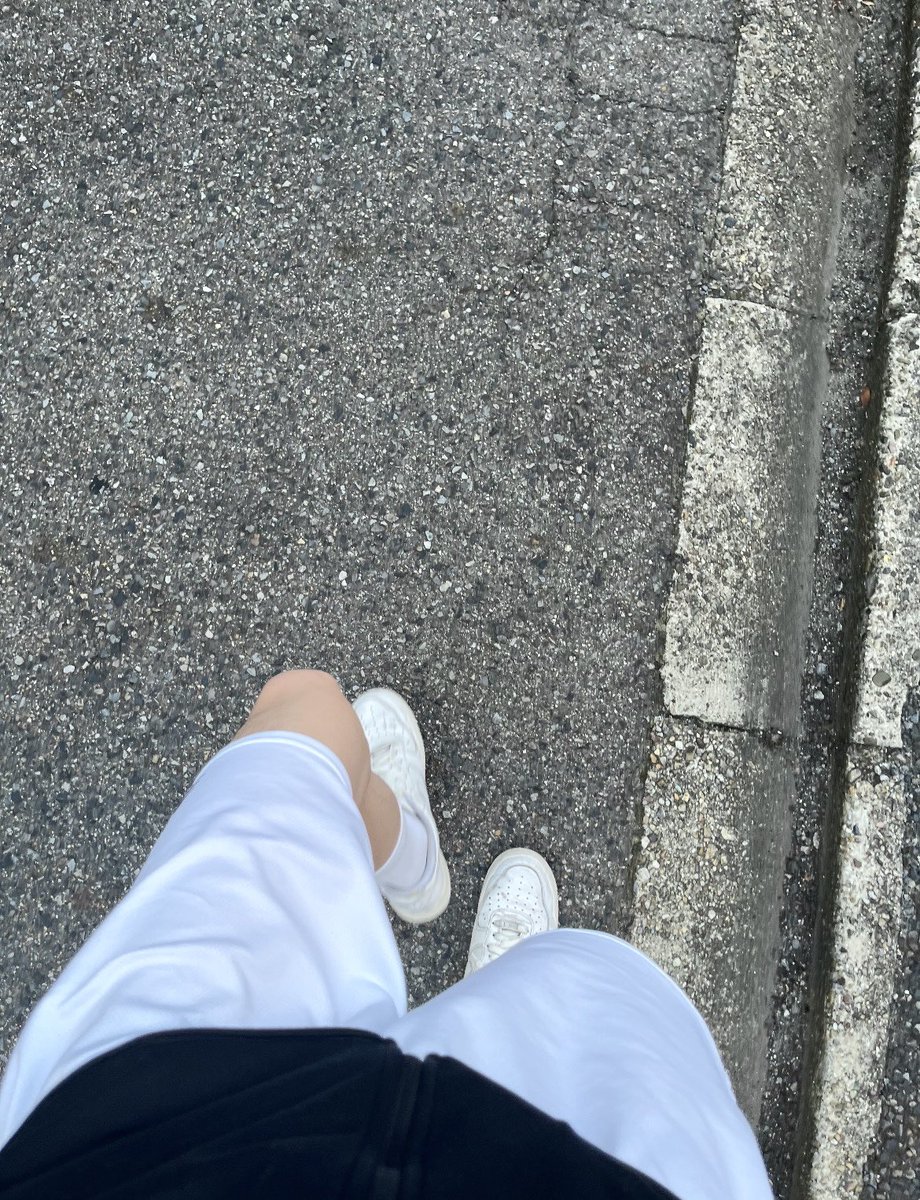 hot_m2se's tweet photo. さわやかな朝

このエアフォースもボロボロになってきたからそろそろ新調したい https://t.co/5xdV4Dr6US