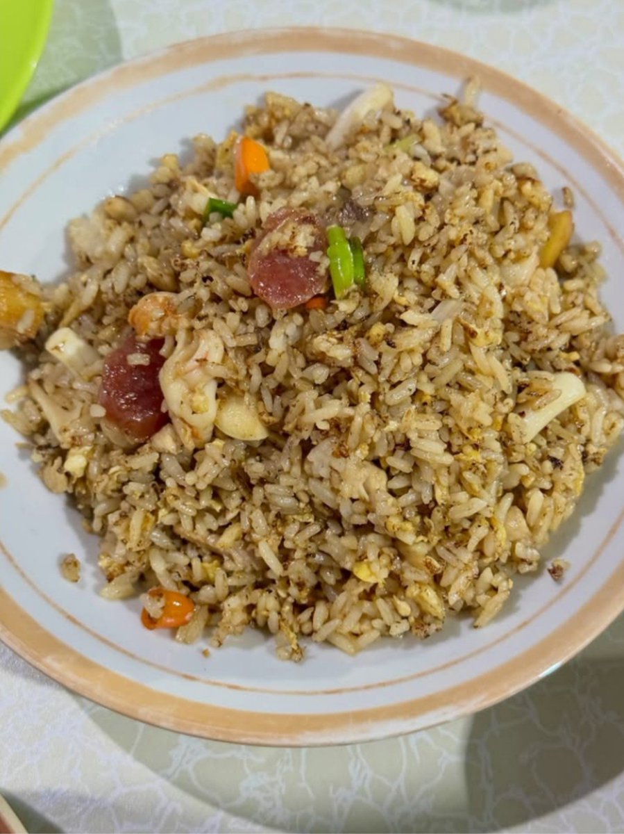 nadifasl's tweet photo. kalau disuruh pilih, kalian lebih suka nasi bakar atau nasi goreng??? https://t.co/jLLQxpAdMR