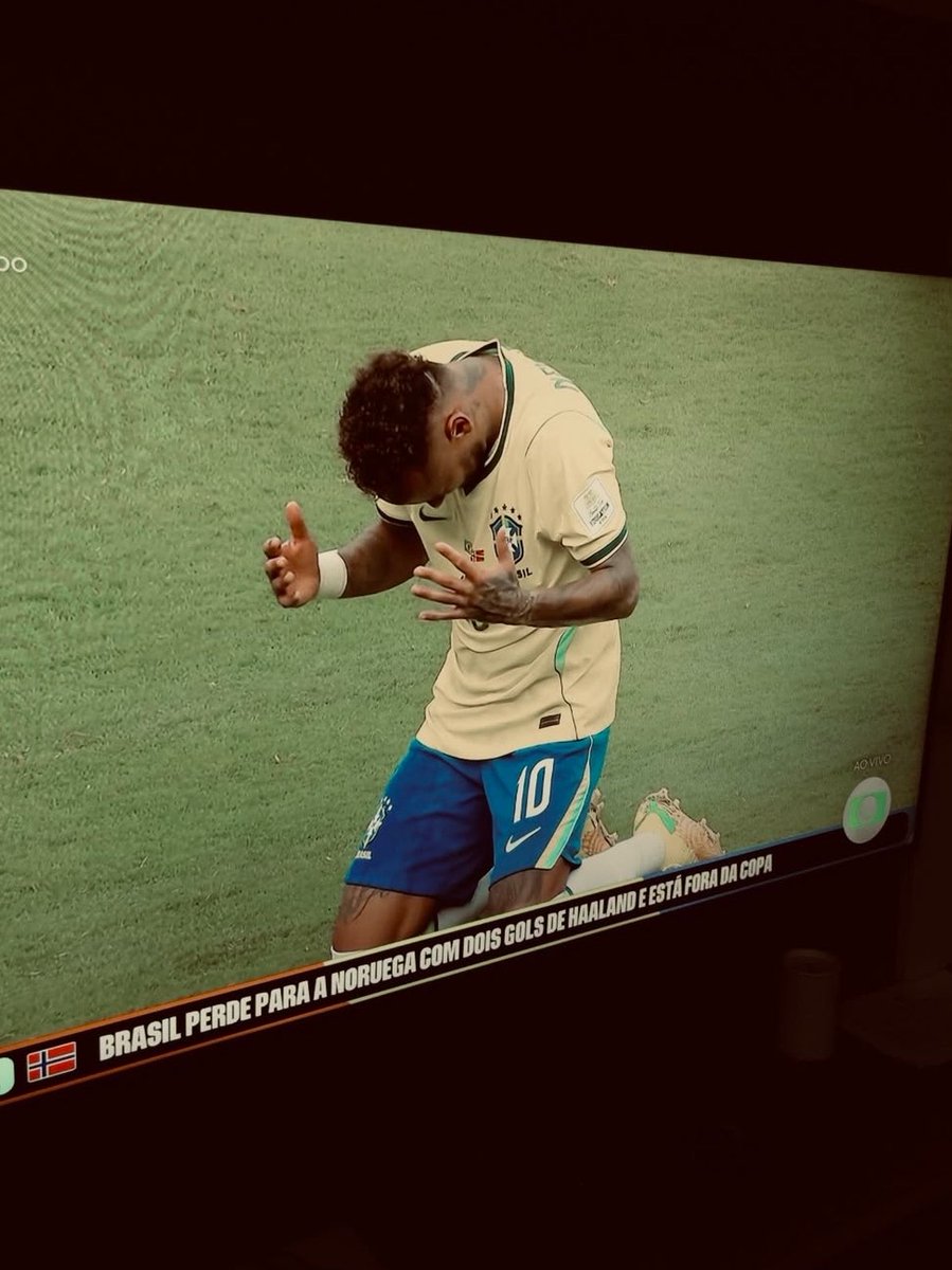 neymarjrr1001's tweet photo. Eu ainda não superei essa noite 💔 https://t.co/lTgq1vTSl1
