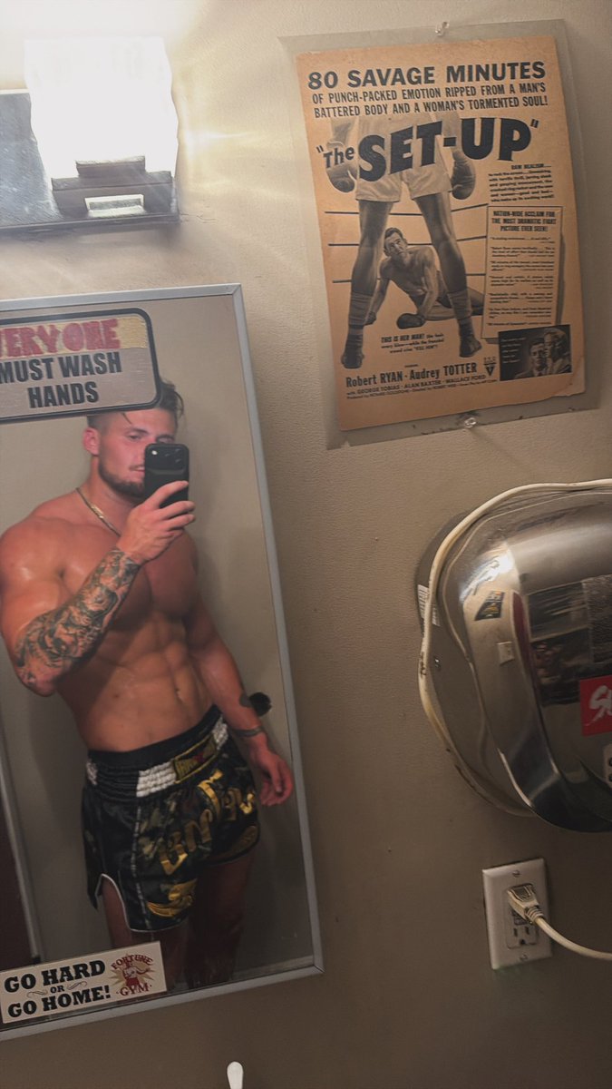 Dawsonmofficial's tweet photo. 🥊 https://t.co/csGCBKEUrU