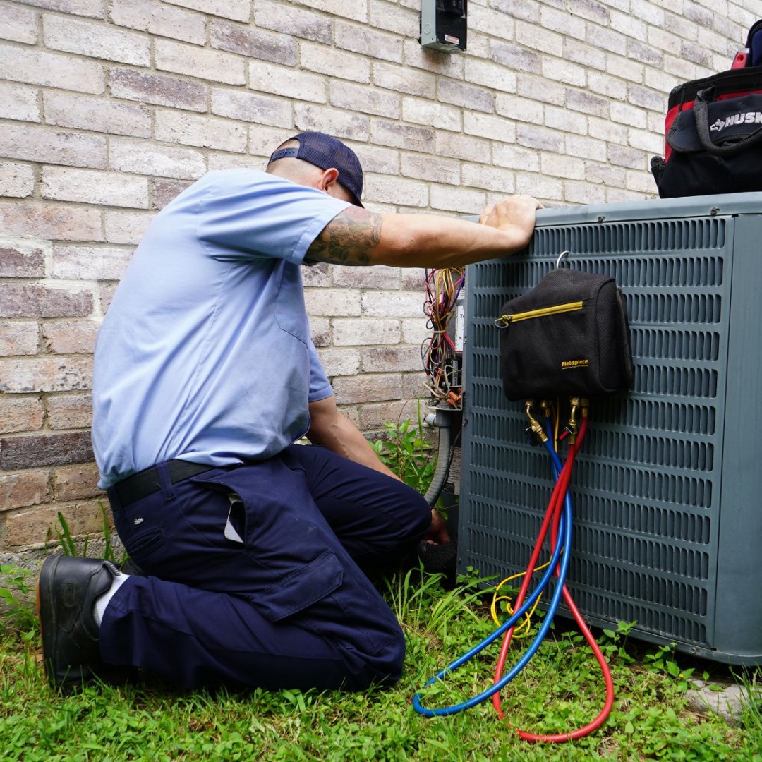 AireServDFW's tweet photo. Fall starts tomorrow 🍂 but Dallas HVAC systems may still have cooling AND heating work ahead.

This seasonal transition is a smart time to make sure your system is ready for whatever North Texas brings next.

📲 (469) 699-8406

#DallasHVAC #HVACMaintenance https://t.co/8OkV8E165G