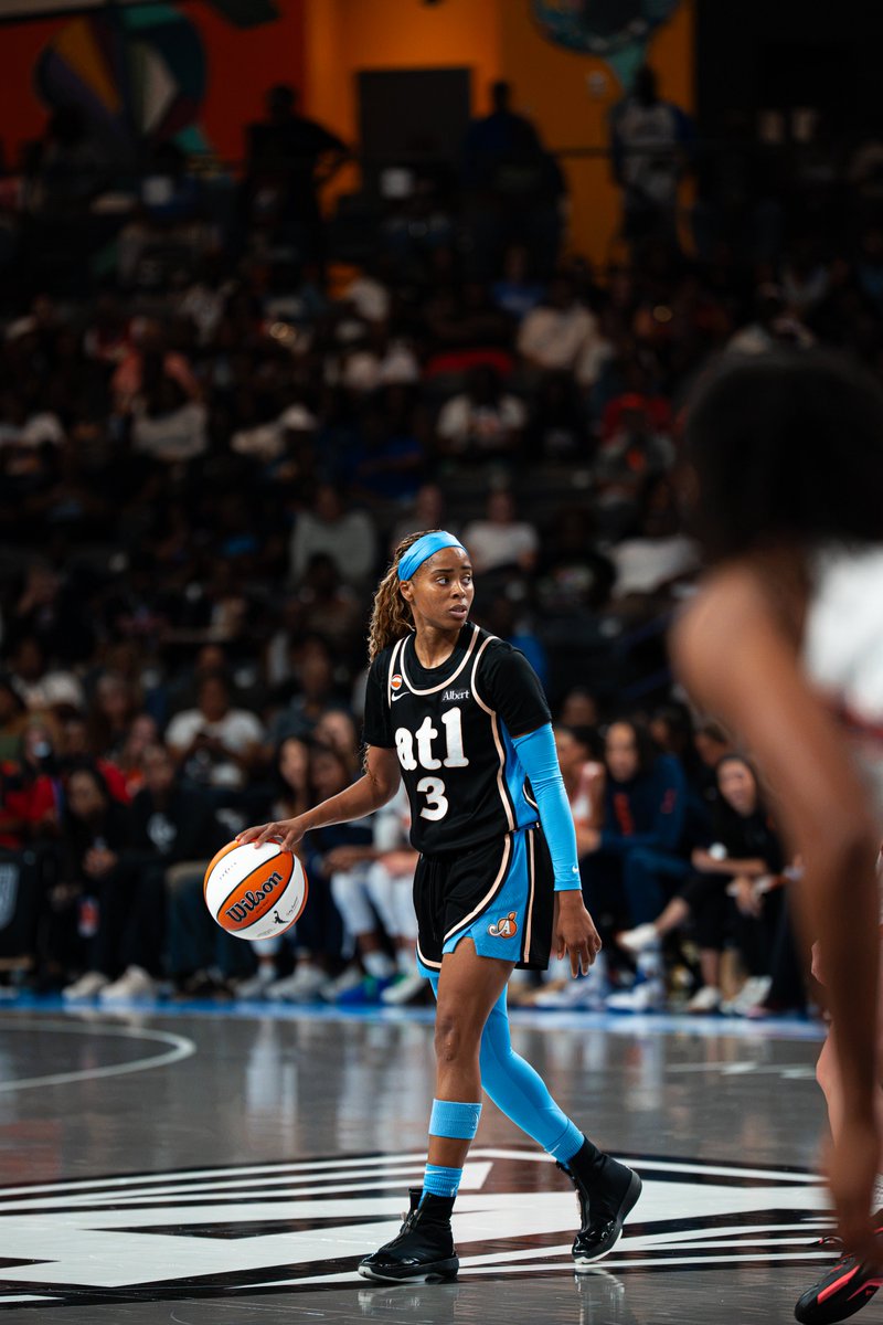ATLDreamPR's tweet photo. WELCOME TO THE 300 CLUB, JC.

Jordin Canada reaches 300 assists on the season, becoming just the fourth player in WNBA history to reach the mark in a single season.

A historic playmaking season for the Dream’s floor general. https://t.co/SejXA9sWsn