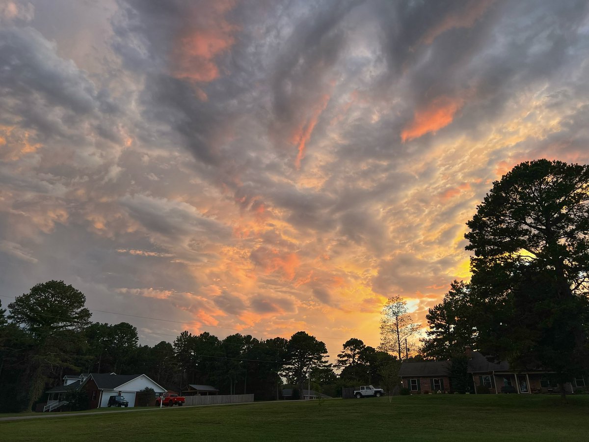 _scottcupp's tweet photo. Sunset on the last full day of Summer. #arwx https://t.co/UxvHZW1IBN