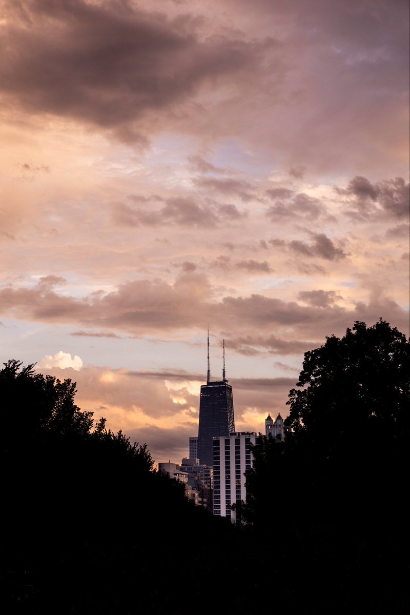 vsidaugaite's tweet photo. my street photography of chicago https://t.co/F2GiZVt5TQ