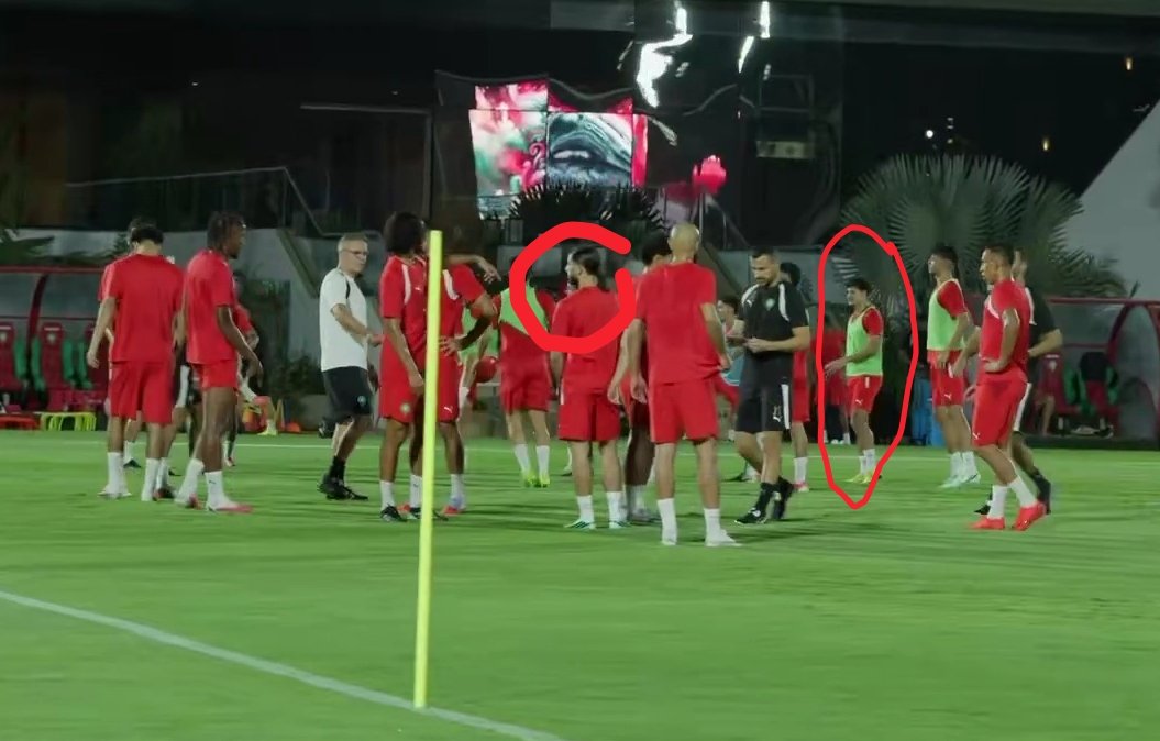 jessepinkm32093's tweet photo. Housni et Baouf et d'autres U23 ont participé à la séance d'entraînement d'hier avec les A.

Obligé de sortir la loupe et pauser les vidéos pour découvrir ça 😄 https://t.co/uFsSzM70QH