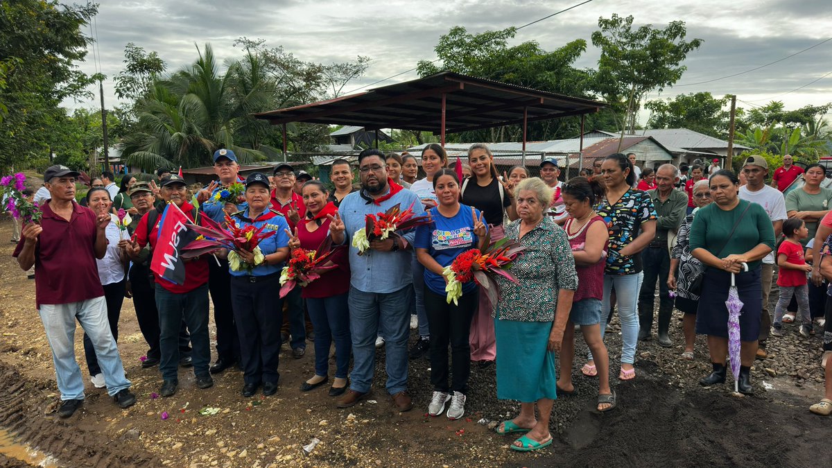AdelanteSiempr_'s tweet photo. 🇳🇮 Acto Conmemorativo y Entrega de Ofrenda Floral en homenaje al 70 aniversario del paso a la inmortalidad del Héroe Nacional Rigoberto López Pérez, en #ElRama, #ZelayaCentral, honrando su legado de dignidad, patriotismo y amor a la Patria. ✊❤️🖤🇳🇮 https://t.co/EWBuIIItNY