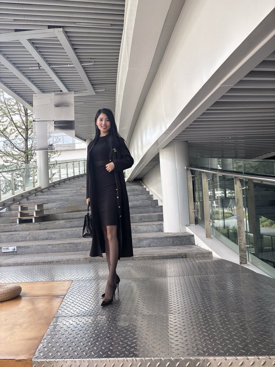 Yuexin79's tweet photo. 三年前刚结婚的时候，和老公还能一个星期两三次，现在基本上一个星期一次，他都要每次都说不行了不行了好累好累。
以前觉得嫁给一个比自己大18岁的男人会像疼女儿一样宠我。结婚后确实没让我做过家务做过饭，但是我才三十多岁，那方面的需求也是不能缺少的啊！ https://t.co/TpIK8NbRLi
