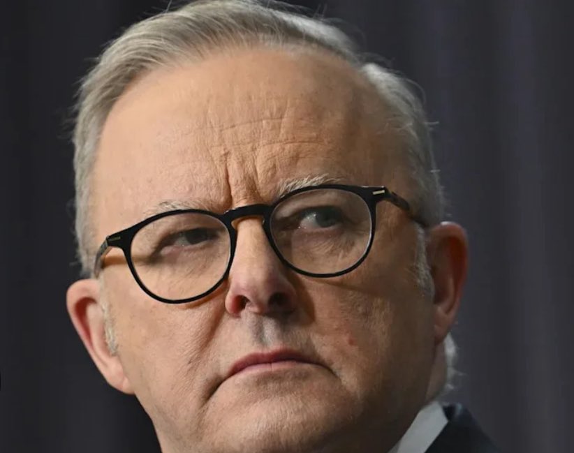 MenachemV's tweet photo. Memo to Anthony Albanese 

Muslims make up 3.2% of Australia’s population

Islamic extremism accounts for 70% of ASIO’s counter-terrorism caseload

Acknowledging the threat posed by Islamic extremism is not an attack on Australian Muslims, nor is it Islamophobia

Pretending the problem does not exist helps nobody