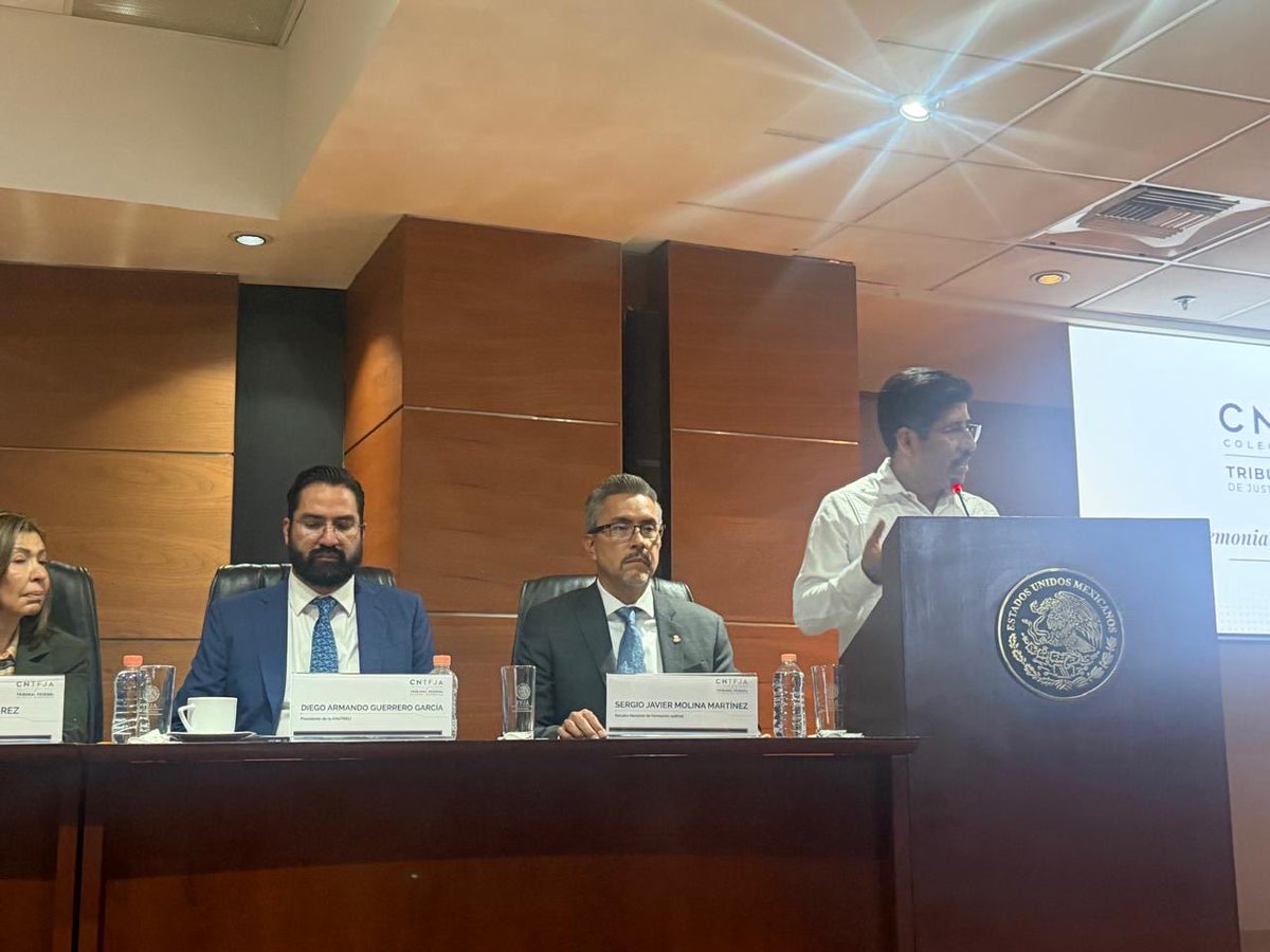 z_mosri's tweet photo. Mi reconocimiento y felicitación al @ColegioTFJA por esta ceremonia de afiliación y, especialmente, a quienes hoy se incorporan a esta comunidad.

La creación y consolidación de espacios que promueven la formación, el diálogo y el desarrollo profesional fortalecen también a nuestra institución.

Les deseo mucho éxito en esta nueva etapa.

#ColegioNacionalTFJA #TFJA #ComunidadJurídica #FormaciónProfesional