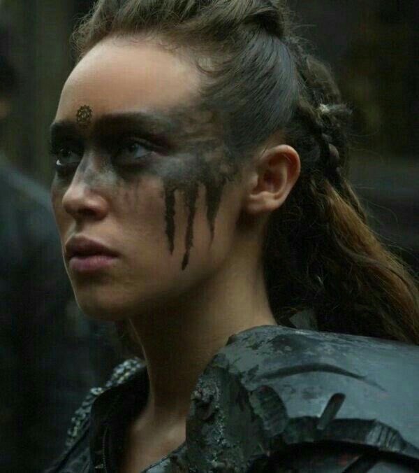visenyatrin's tweet photo. Cuando sos un personaje secundario que se ganó todo el amor del público, tuvieron que traerte de vuelta a la serie y encima tus compañeros de cast no soportan que seas tan querida https://t.co/bbeyh8832z