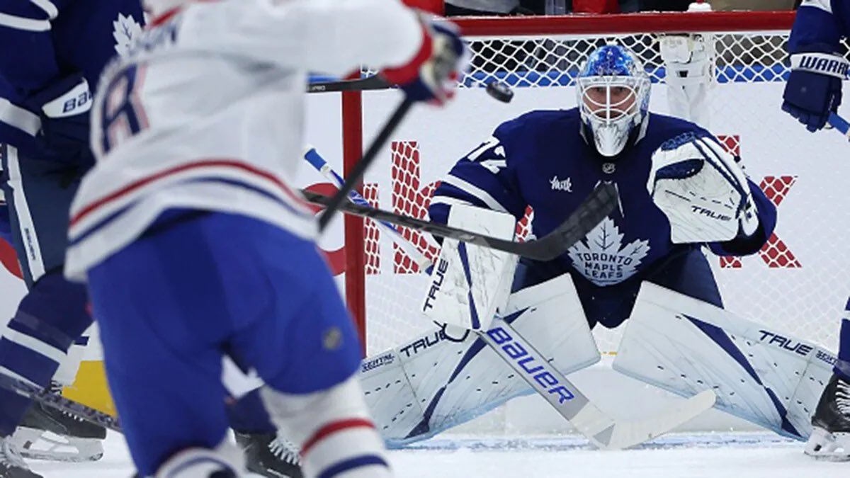 TSNHockey's tweet photo. From @martybiron43 on @DominosCanada That’s Hockey - Auston Matthews isn't hiding his joy to have Sergei Bobrovsky on his Leafs after years of battling him but can the netminder live up to the hype? https://t.co/BhyI8J4NZC 

#DominosThatsHockey https://t.co/sZO5FCOQ0d