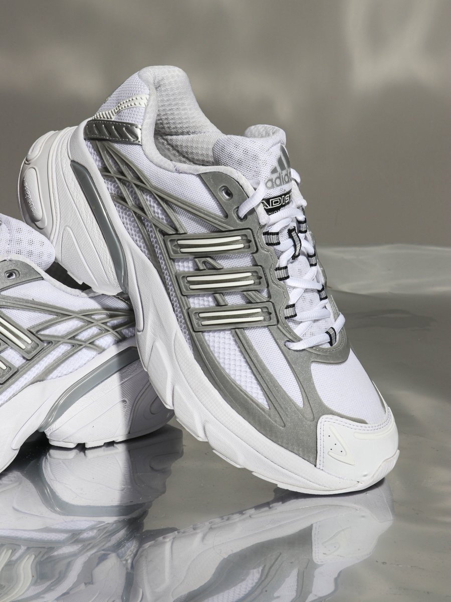 Karmaloop's tweet photo. ICYMI 👀

adidas ADISTAR XLG 2.0 in Black or White. ⚫⚪

Available now at Karmaloop.📲
White: https://t.co/NZNEdJ5RxW
Black: https://t.co/LmjecLxpvy https://t.co/ZsGiXMFqXD