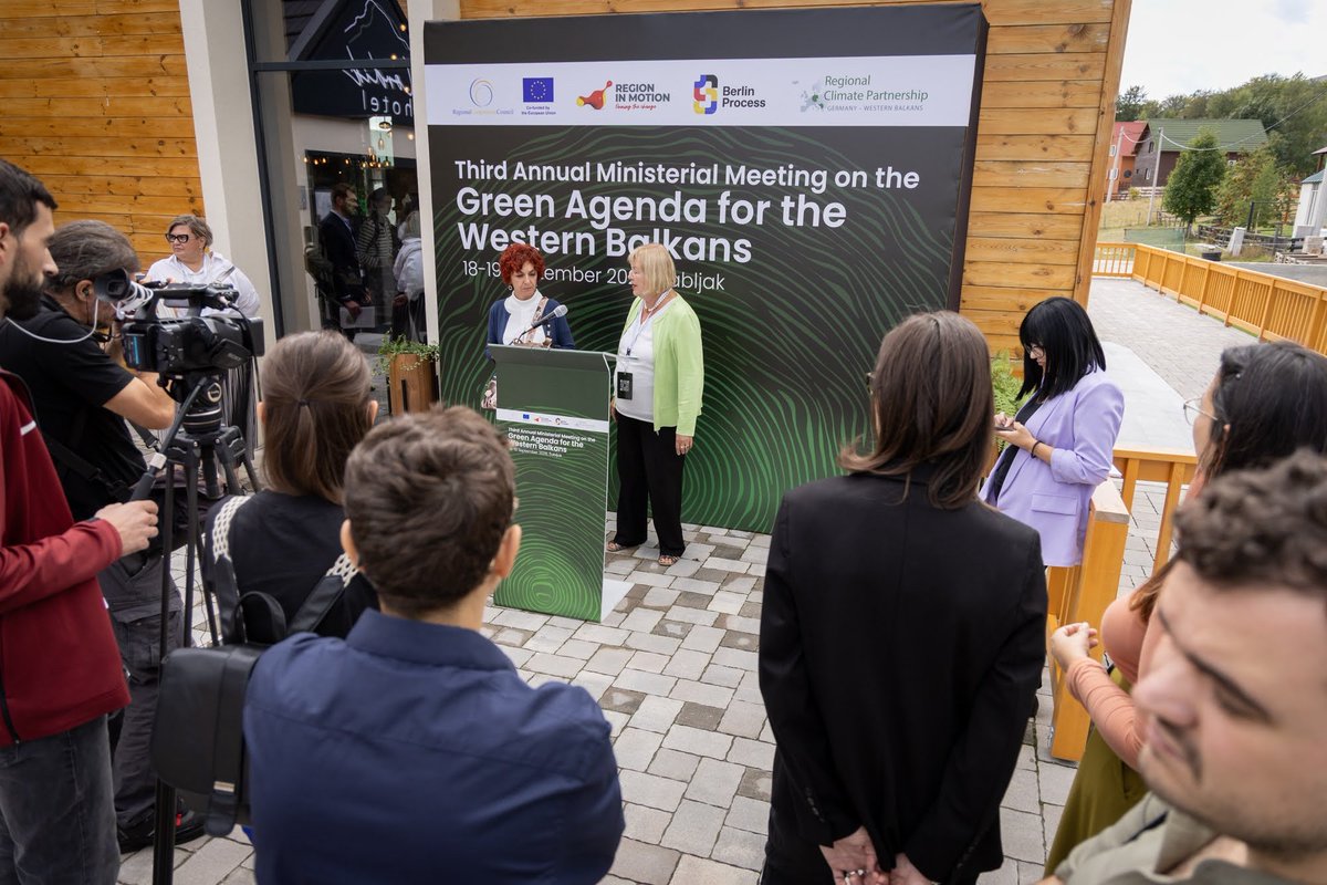 BerlinProcessWB's tweet photo. From wildfires🔥 to droughts 🪾 and floods 🌊. The Western Balkans share environmental challenges.
At the #GreenAgenda Ministerial in Žabljak 🇲🇪, WB6 partners agreed on joint action, from reducing plastic pollution🥤and restoring forests 🌳 to protecting biodiversity 🍃. https://t.co/6HX9cvbyKe