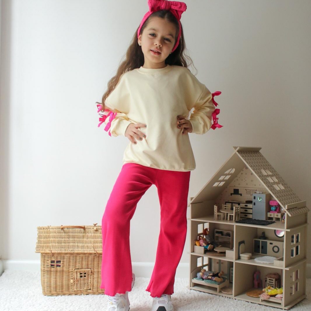 RICARDOPEREZAR1's tweet photo. Bow Sleeve Collection
Cream top, wide-leg pants, and matching headband featuring elegant bow details. Available in sizes 3–10 years. Comfortable, stylish, and perfect for everyday wear. DM to order. https://t.co/ufUXGSyYkG