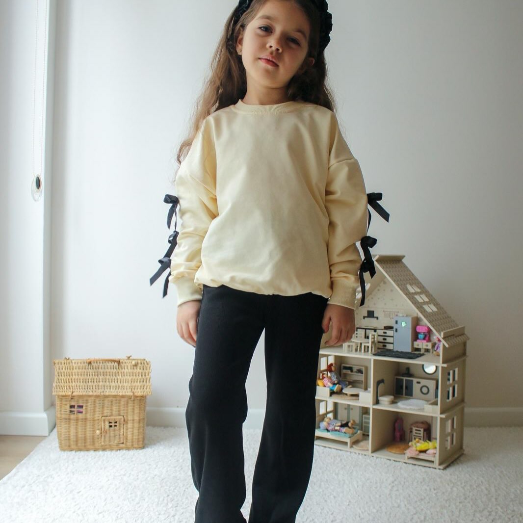 RICARDOPEREZAR1's tweet photo. Bow Sleeve Collection
Cream top, wide-leg pants, and matching headband featuring elegant bow details. Available in sizes 3–10 years. Comfortable, stylish, and perfect for everyday wear. DM to order. https://t.co/ufUXGSyYkG