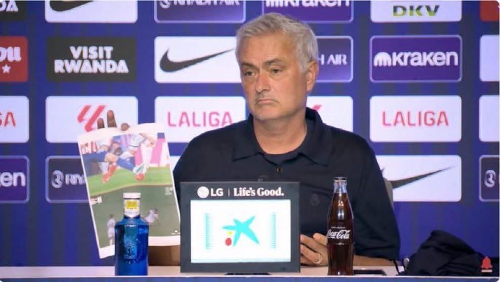 FRBarca_'s tweet photo. 📋 Communiqué de l'Atlético de Madrid :

« Nous avions envisagé d'imprimer la liste de toutes les erreurs d'arbitrage dont le Real Madrid a bénéficié, mais nous aurions épuisé toutes les forêts. Pour des raisons de durabilité, nous ne pouvons pas le faire. » https://t.co/Z7aVz0Hr6Y