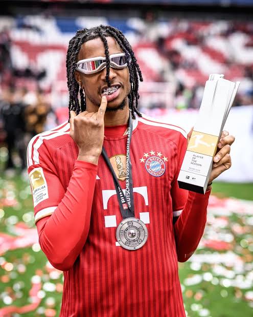 papaaapapaaapa's tweet photo. 🚨 FC BAYERN player Michael Olise spent 2 weeks looking for his iPad [@BILD ] https://t.co/T4ExwITXe6