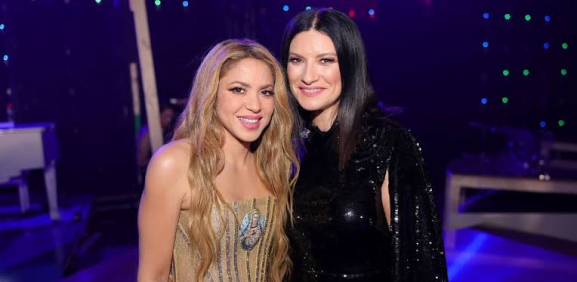 multimediostv's tweet photo. Shakira sorprende al invitar a Laura Pausini en su concierto | @VivalaviMx 

➡ https://t.co/9cFDg8JzsP https://t.co/AqTUqmlsyn