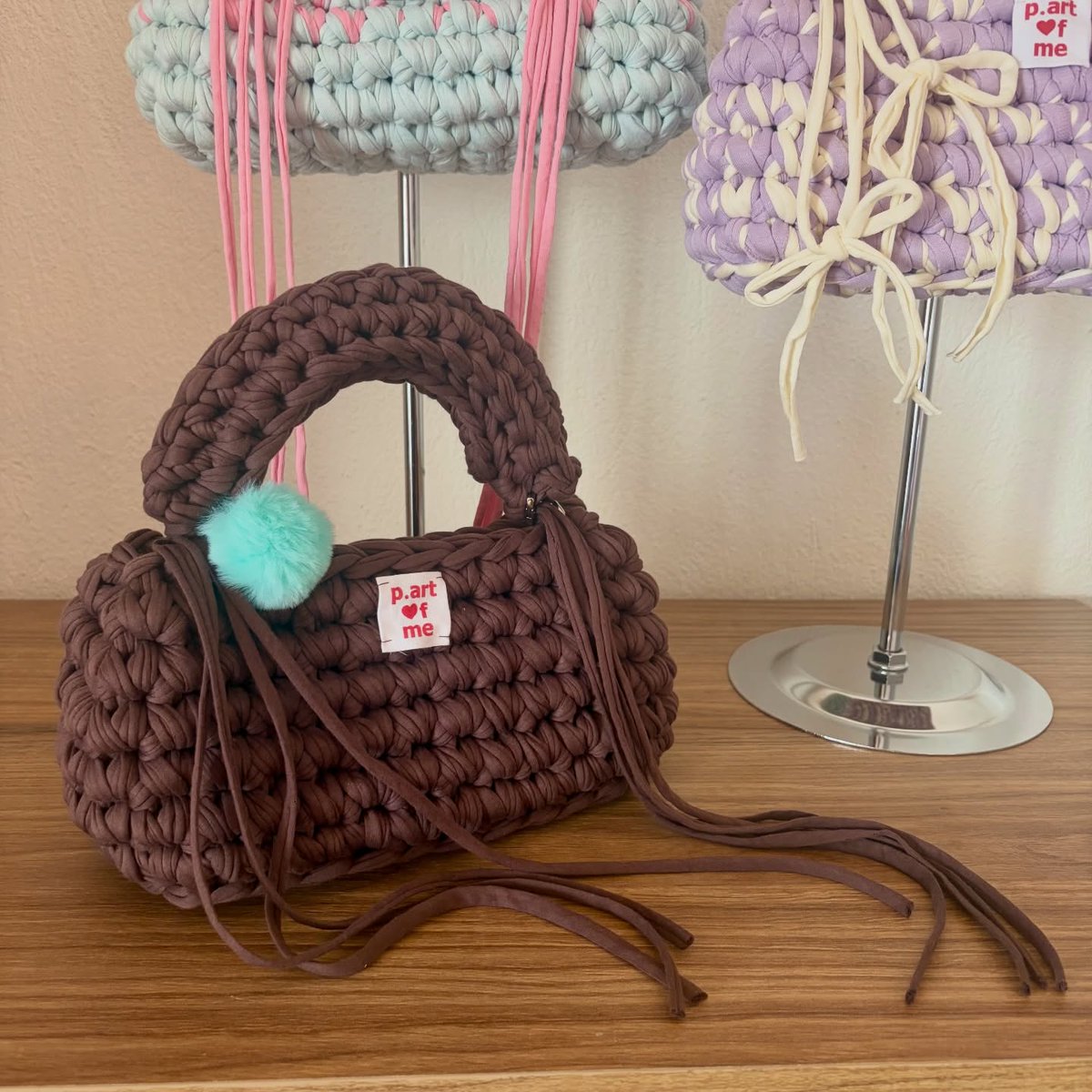epsilomi's tweet photo. Rainbow Bag

Η ζωή είναι πολύ μικρή για βαρετές τσάντες. Εσύ τι θα φορούσες; Μονόχρωμη ή έναν τολμηρό συνδυασμό χρωμάτων; https://t.co/cYWAf4UbpA