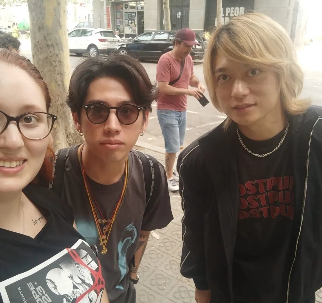 Lau10969's tweet photo. After 14 years supporting ONE OK ROCK, I know one thing for sure: I’ll always stand by them. I don’t need to justify my love for them.
Just remember there are people behind all this, and I understand Taka wanting to support a friend.
They were there for me. I’ll be there too  💜 https://t.co/jMEDxxsE52