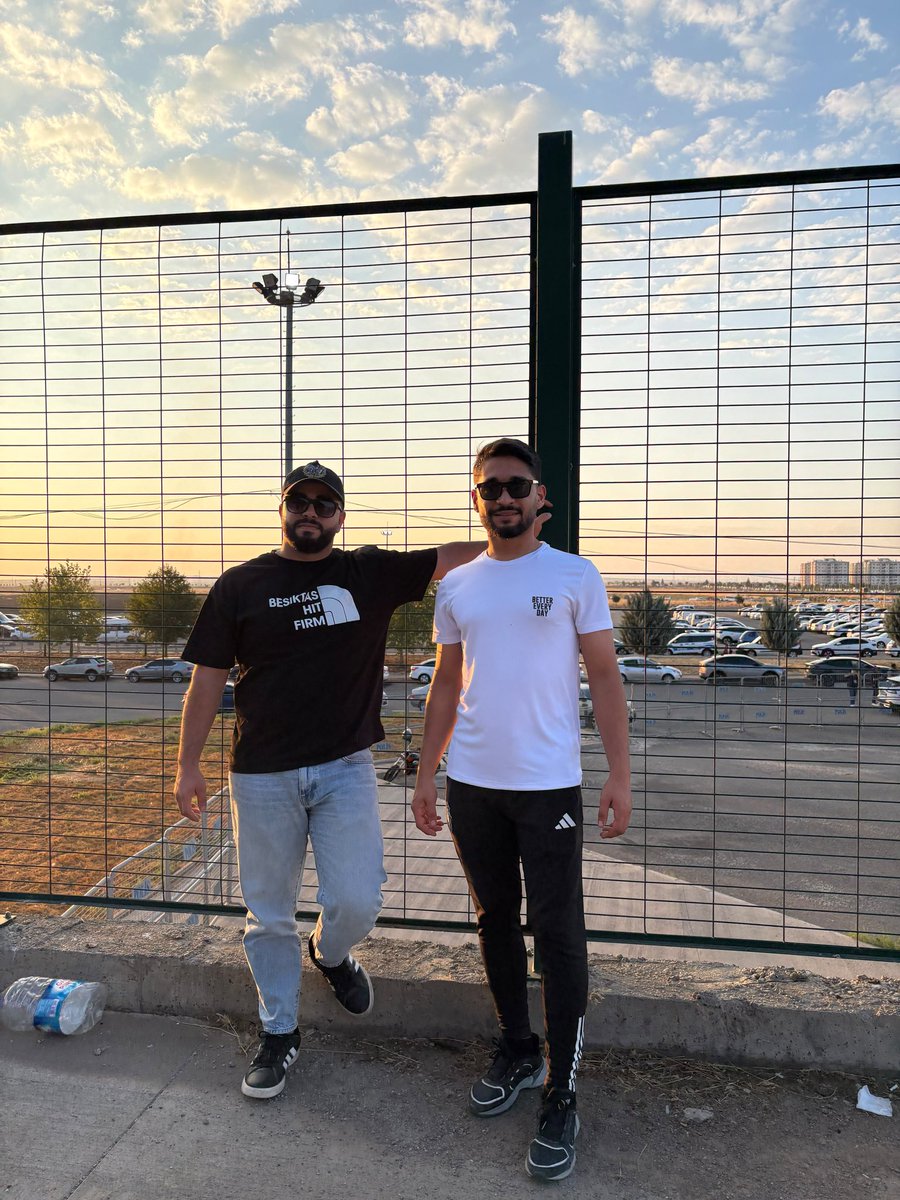ibo1903jk's tweet photo. Yıllardan beri Kartalın şarkısı hep dilimizde 🦅🏴
20.09 Diyarbakır https://t.co/MOCclARCr6