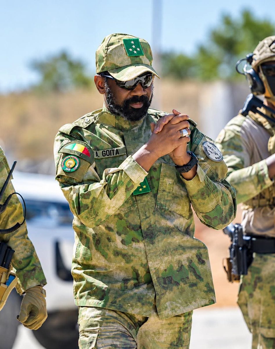 Alladinn12's tweet photo. La patrie ou la mort on avance avec notre général Mali 🇲🇱🥷🏿 Koura.     
 🏳️👳🏿🥷🏿 https://t.co/oFd11zzR4c